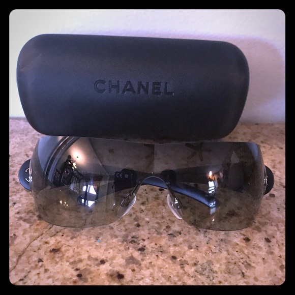CHANEL Accessories - 🎉HP🎉.  🇫🇷Authentic Chanel Sunglasses 6027🇫🇷